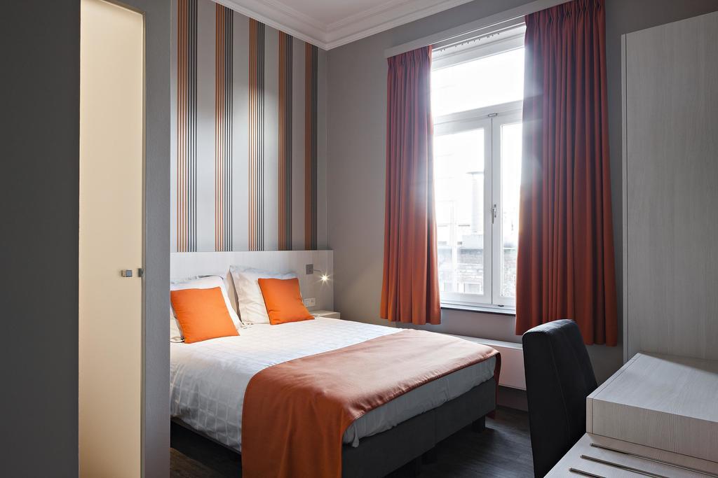 Hotel Duivels Paterke Harelbeeksestraat 29, 8500 Kortrijk Exteriör bild