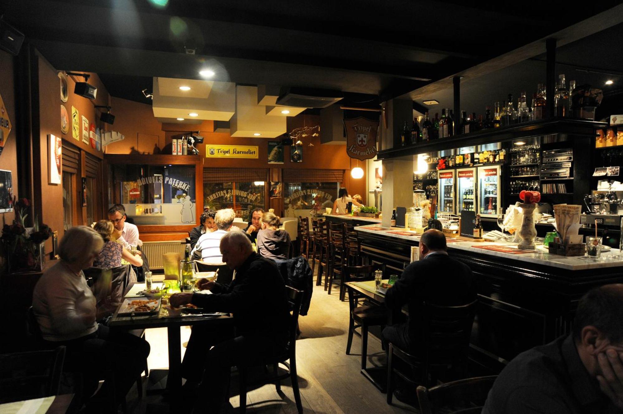 Hotel Duivels Paterke Harelbeeksestraat 29, 8500 Kortrijk Exteriör bild